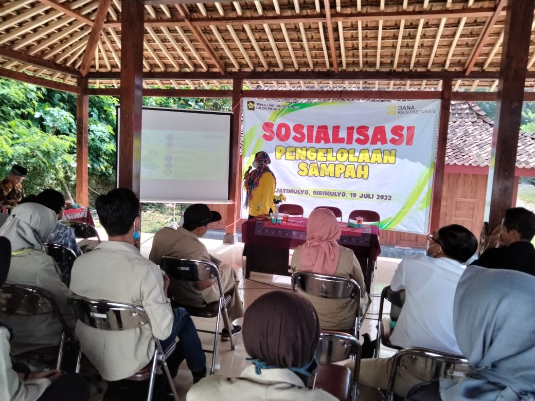 Sosialisasi Pemanfaatan Kembali Sampah di Jatimulyo